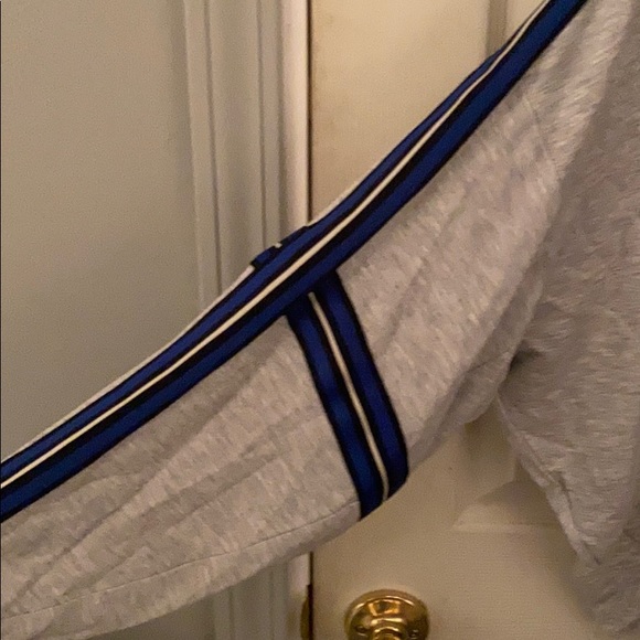 Crewneck - Picture 3 of 4